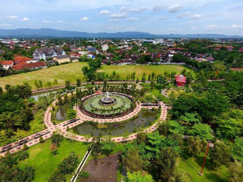 Lokasi Dimana , Kasus Pengeroyokan, Daya Tarik, Fasilitas Yang Ada , Biaya Tiket Masuk, Taman Lampion Klaten