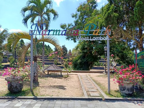 Sejarah Singkat, Replika Gunung Rinjani, Rute Menuju Lokasi, Harga Tiket Masuk , Fasilitas Yang Ada , Hotel Terdekat, Taman Narmada di Lombok Barat