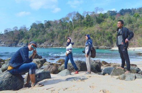 Banyak Destinasi, Keindahan Potensi, Rute Menuju Lokasi, Jam Buka, Harga Tiket Masuk, Snorkeling di Pantai Green Bay