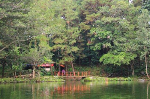 Menyimpan Pesona, Letak Lokasi, Daya Tarik, Fasilitas Yang Ada , Harga Tiket Masuk, Telaga Remis Kuningan