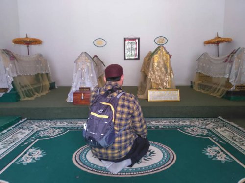 Latar Belakang , Sejarah Legenda , Cungkup Khusus, Bangunan Lama, Cara Ke Lokasi , Salah Satu Dokumentasi , Lokasi Kawah Tengkurep