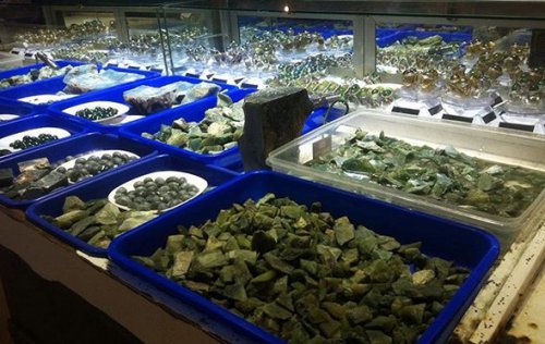 Keputusan Tepat, Wisata Batu Hias , Selain Batu Hias, Harga Tiket Masuk, Rute Menuju Lokasi , Pencinta Batu Giok Bakal Bahagia Kalau Ke Jakarta Gems Center