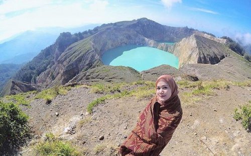 Inilah Danau Kelimutu Dengan Tiga Warna