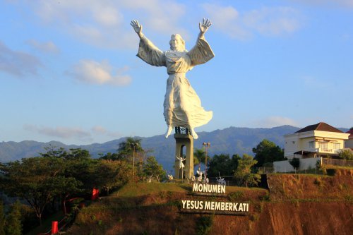 Megahnya Rancangan Monumen Patung Yesus, Lika-liku Perjalanan Menuju Patung Yesus, Rute Jalan Menuju Patung Yesus, Patung Yesus yang Tersebar di Berbagai Pelosok Dunia, Destinasi Bawah Air Terbaik di Manado, Surga Tersembunyi Dataran Tinggi Manado, Eloknya Destinasi Patung Yesus, Wisata di Tanah Sulawesi