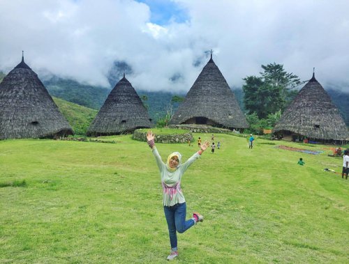 1. PT. Nusa Flores Abadi, 2. PT. Top Komodo Tours, 3. CV. LTA Tours, 4. Haraduta, 5. Sukawisata, Di Jamin Menyenangkan, 5 Paket Wisata Hemat Ke Wae Rebo Mulai 1,5 Jutaan
