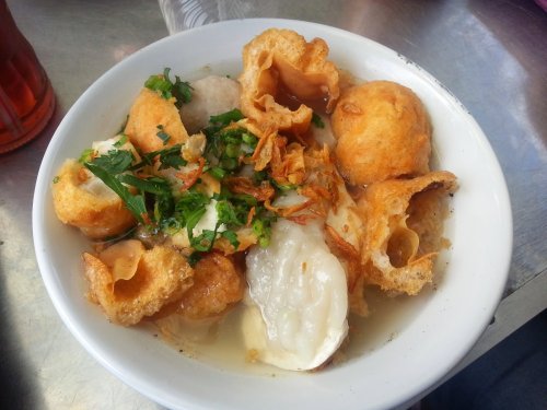 1. Bakso Cuankie Serayu, 2. Bakso Semar, 3. Bakso Malang Enggal, 4. Kedai Bakso Arief, 5. Bakso Djingkrak, 6. Bakso Bintang Avon, 7. Bakso Ceker Braga, 8. Bakso Rudal Anggrek, 9. Bakso Ikah Asgar, 10. Bakmi Encek, Cicipi Nikmatnya 10 Rekomendasi Kuliner Bakso Terpopuler Viral di Kota Bandung Yang Harganya Murah