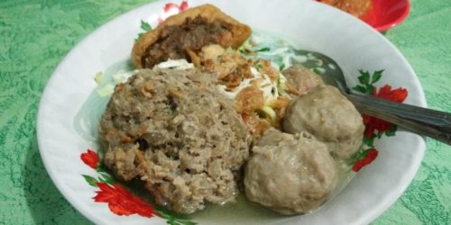 1. Bakso Untung Banyuwangi, 2. Kedai Bakso Osing, 3. Bakso Andre Banyuwangi, 4. Bakso Lobster, 5. Warung Bakso Mbak Tatik, 6. Lesehan Warung Tegal Bakso Mercon, 7. Bakso Kiki, Top 7+ Rekomendasi Bakso Enak di Banyuwangi