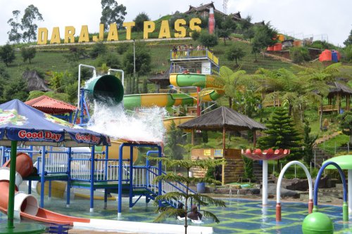 1. Darajat Pass, 2. Sumber Alam Tirtanadi, 3. Awit Sinar Alam, 4. Puncak Darajat, 5. Antralina, 6. Augusta, 7. Sabda Alam, 8. Surya Alam, 9. Kolam Renang Bina, 10. Kondang Sari, 11. Banyoe Sinergi Mandala, Daftar Beberapa Rekomendasi Pilihan Kolam Renang di Garut Yang Bagus dan Adakah Air Panas?