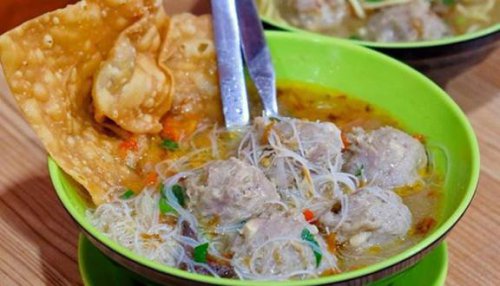 1. Bakso Solo Samrat, 2. Bakso Mercon Pak Roso, 3. Bakso Bintang, 4. Bakso Lapangan Tembak Senayan, 5. Bakso Rusuk Samanhudi, Top 5+ Tempat Makan Bakso Enak di Jakarta Pusat yang Bisa Buat Lidah Bergoyang