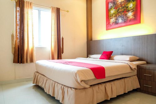 1. Holiday Hotel, 2. RedDoorz Plus near Living World Pekanbaru, 3. RedDoorz Plus near Pekanbaru Mall, 4. RedDoorz Plus @ Jalan Dr Sutomo Pekanbaru, 5. RedDoorz Plus near Pasar Wisata Pekanbaru, 6. Sabrina Hotel Sisingamangaraja, 7. Sabrina 45 Hotel, 8. Airy Wonorejo Tuanku Tambusai Komplek Paninsula C3 Pekanbaru, 9. Marcopolo Homestay Pekanbaru, 10. Airy Kota Tinggi Gatot Subroto 2 Pekanbaru, 11. Sabrina Peninsula Hotel, 12. Airy Syariah Suka Mulia Sarwo Edhie Pekanbaru, 13. Airy Wonorejo Ruko Lancang Kuning Nangka Pekanbaru, 14. Airy Sumahilang Sisingamangaraja 10 Pekanbaru, 15. Trenz Hotel, Top 15+ Daftar Hotel Nyaman dan Murah di Pekanbaru Mulai Rp.100.000