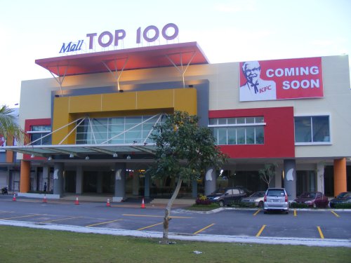 1. Mall Top 100, 2. Pasar Aviari, 3. Panbil Mall, 4. Nagoya Hill, 5. Batam City Square, 6. Lucky Plaza, 7. Harbour Bay Mall, 8. Mega Mall, 9. Diamond City Mall, 10. Pasar Pagi Jodoh, Top 10+ Pilihan Tempat Wisata Belanja di Wilayah Batam Yang Wajib Disinggahi dan Terkenal Murah