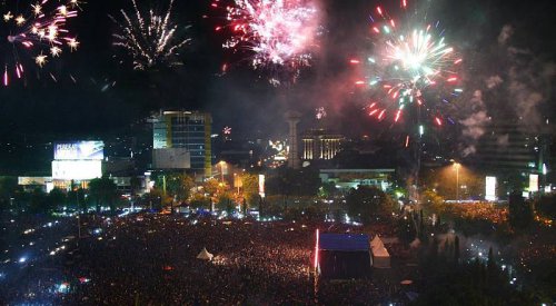 1. Lapangan Merdeka, 2. Lapangan Benteng, &lrm;3. Kawasan Medan Kota, &lrm;4. Jalan Zainul Arifin, 5. Hotel dan Kafe, Top 5+ Tempat Yang Biasanya Ada Acara Tahun Baru dan Pesta Kembang Api di Wilayah Medan