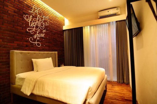 1. Woodpecker Pavilion, 2. Hotel Absari, 3. Hotel Bandara Asri, 4. Pules Hotel, 5. Hotel Pelangi, 6. Hotel Bugis Asri, 7. Hotel Atalie Malioboro, 8. Edu Hostel, 9. Hotel Wijaya, 10. KV Inn Yogyakarta, 11. Hotel Amarta, 12. Hotel Bintang Agung, 13. Hotel Star 88, 14. Tasik Jogja, 15. Hasian Malioboro, 16. Hotel Bakti, 17. Hotel Fevytra Syariah, 18. The Cabin, 19. Sunrise Hotel, 20. Cabin Hotel Bhayangkara, Top 20+ Hotel Strategis di Yogyakarta, Harga Termurah Rp.108.000