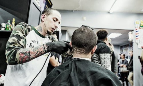 1. Luxo Barber Shop, 2. Odysen Barbershop , 3. Lanang Barbershop, 4. Bloom Barbershop , 5. Barber Bronze, 6. Bexter Barber Shop, 7. Arfa Barbershop, 8. Kleemis Barbershop, 9. Joe&rsquo;s Barbershop , 10. Mansion Barbershop, Top 10+ Barbershop di Depok Yang Recommended Ini Bisa Membuatmu Menjadi Lebih Tampan!