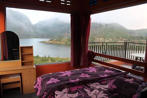 1. Homestay Cahaya, 2. Losmen Bu Djono, 3. Puspa Indah, 4. Homestay Flamboyan, 5. Hotel Asri I, 6. Hotel Arjuna, 7. Homestay Cempaka, 8. Fiedan Homestay, 9. Homestay Bougenville, 10. Homestay Ortegha, Top 10+ Tempat Penginapan Murah di Bukit Sikunir Mulai Rp.50.000 Sekitar Dieng Wonosobo