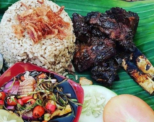1. Mbah Soleh Ngru-Q, 2. Blenger Food, 3. Bu Citro, 4. Mie Anglo, 5. Pak Min, 6. Cak Fin, 7. Mbah Mangoen, Cobain Yuk! Kedai Nasi Goreng di Solo Yang Lezat dan Murah