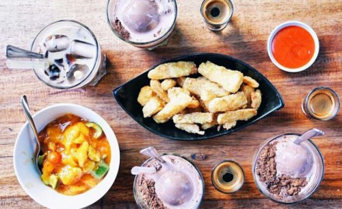 1. Macehat Coffee, 2. The Thirthy Six, 3. Coffee Locale, 4. Matador Country, 5. Sangrai Coffeeshop, 6. Vo Coffee, 7. Jabu Berastagi, 8. Kopi Layang, 9. A Dua Coffee, 10. Otten Coffee, Coffee Addict? 10 Rekomendasi Tempat Ngopi Paling Ashoy di Medan, Kalian Wajib Mampir Ke Sini!