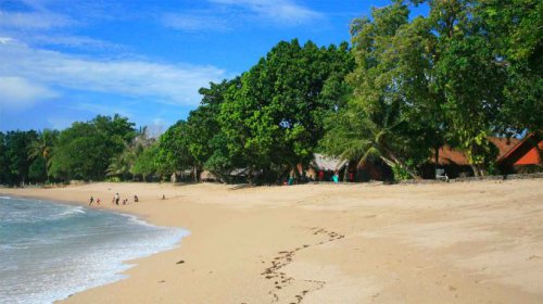 1. Sambolo, 2. Pasir Putih Florida, 3. Marina, 4. Cibeureum, 5. Marbella, 6. Jambu, 7. Lippo Carita, 8. Pasir Putih Sirih, 9. Archipelago, 10. Legon Prima, Beberapa Potret Pantai di Anyer Yang Masih Sepi dan Apakah Ada Tanpa Karang? Simak Ini