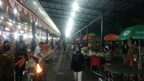 1. Galabo Solo, 2. The Park Culinary Festival, 3. Ayam Bakar &ldquo;Ojo Gelo&rdquo;, 4. Bakso Alex, 5. Warung Gmah Ripah, 6. Wedangan Bung Klithik, 7. Mom Milk, 8. EAternity, 9. Kawasan Taman Sriwedari, 10. Daegu Korean Grill, 11. Niagara Sushi, 12. Cafe Tiga Tjeret, 13. Serabi Notosuman, 14. Bale Padi Resto, Top 30+ Rekomendasi Tempat Makan di Solo Untuk Keluarga Yang Instagramable dan Apakah Ada Playground?
