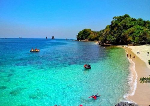 1. Bisa Untuk Berenang, 2. Camping Area, 3. Trekking, 4. Kebersihan yang Benar-Benar Terjaga, 5. Jumlah Pengunjung Di batasi, 6. Memiliki 3 Warna yang Berbeda, 7. Snorkeling Dan Bekenalan Dengan Biota Laut Sekitar, Top 7+ Info Penting Pantai 3 Warna, Berkunjunglah Walau Satu Kali Seumur Hidup