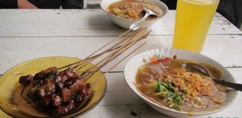 1. Mie Ongklok, 2. Carica, 3. Kue Pepe, 4. Dendeng Gepuk, 5. Cenil, 6. Kacang Dieng, 7. Keripik Jamur, 8. Geblek, 9. Tempe Kemul, 10. Sagon, Top 10+ Rekomendasi Makanan Khas di Daerah Wonosobo Paling Enak dan Siap Memanjakan Lidahmu