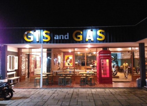 1. Gis &amp; Gas Cafe, 2. Three B Cafe , 3. Dragon Cafe, 4. LaForest Cafe, 5. Osing Deles Cafe &amp; Resto, 6. Arbelle Studio Cafe, Top 6+ Daftar Pilihan Tempat Nongkrong Daerah Banyuwangi Ini Paling Banyak Diburu Oleh Kaum Milenials