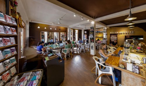 1. Seniman Coffee Studio, 2. Gangga Coffee, 3. Anomali Coffee, 4. Kopi Desa, 5. Freak Coffee, 6. Kopi On Bisma, Top 6+ Daftar Pilihan Coffee Shop Paling Mantul Se-Ubud Raya, Pecinta Kopi Wajib Merapat!