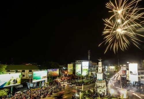 1. Tugu Keris, 2. Lapangan Koni, 3. Jembatan Gentala Arasy, 4. Ancol Jambi, 5. Lapangan Kantor Gubernur, 6. Lapangan Eks MTQ, Menikmati Pergantian Tahun Baru di Jambi? Ke-6 Tempat Ini Menyuguhkan Pemandangan Sangat Cantik