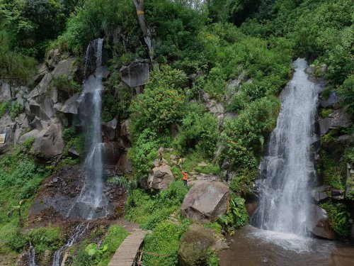 Harga Tiket Masuk, Jalan Menuju Lokasi, Fasilitas, Spot Foto Instagramable, Keistimewaan Coban Putri, Potret Keseruan Berendam di Coban Putri, Air Terjun Tercantik di Batu