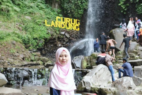 Harga Tiket Masuk, Jalan Menuju Lokasi, Fasilitas, Spot Foto Instagramable, Pesona Curug Landung, Potret Keseruan Segarnya Bermain Air di Curug Landung Kuningan