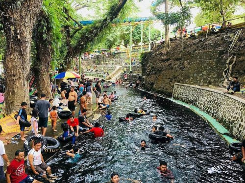Jernihnya Air Umbul Cokro, Rasakan Sensasi Berenang di Kolam Sebening Kaca