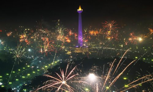 Ada Event Apa?, Kegiatan Keagamaan, Pesta Tahun Baru, Hiburan Masyarakat, Lokasi Dimana, Acara Perayaan Malam Tahun Baru di Monas Monumen Nasional dan Ada Event Apa Saja?