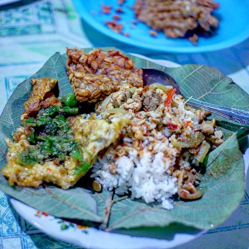 Daftar Harga Menu, Daftar Harga Minuman, Jalan Menuju Lokasi , Fasilitas, Keistimewaan, Kulineran Tengah Malam di Tegal, Sega Warsa Pagerbarang Solusinya