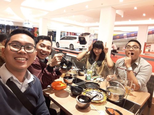 1. Raa Cha, 2. Gokana Ramen, 3. Restoran Pringsewu, 4. RM. Dewi, 5. Sushi Oishii, 6. Waroeng SS, 7. Big Berry Resto, 8. Bakso Rudal, 9. Ikan Bakar Mekar, 10. Orange Resto, Top 10+ Referensi Tempat Makan di Tegal Untuk Keluarga dan Adakah Restoran Steak Atau Seafood?