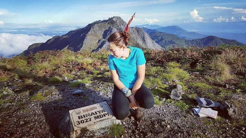 1. Gunung Binaiya, 2. Gunung Gamalama, 3. Gunung Ganapus, 4. Gunung Dukono, 5. Gunung Ibu, 6. Gunung Kie Matubu, 7. Gunung Gamkonora, 8. Gunung Maitara, 9. Gunung Karianga, 10. Gunung Kerbau, Top 10+ Daftar Pilihan Gunung di Daerah Maluku Yang Menjadi Favorit dan Populer Bagi Para Pendaki
