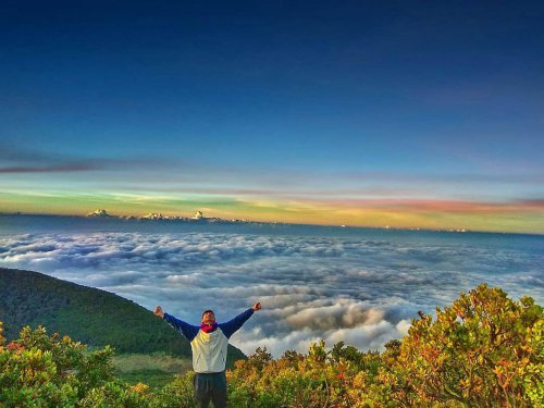1. Gunung Gede, 2. Gunung Pangrango, 3. Gunung Munara Rumpin, 4. Gunung Bunder, 5. Gunung Kencana, 6. Gunung Pancar, 7. Gunung Salak Endah, 8. Gunung Batu Jonggol, 9. Gunung Eusing, 10. Gunung Alesano, Suka Berpetualang? 10 Referensi Gunung di Daerah Bogor Ini Wajib Buat Kamu Sambangi