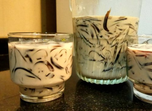 1. Cendol dan Cincau, 2. Ce Hun Tiau, 3. Es Buah Segar, 4. Es Jeruk Songkit, 5. Kelapa Hijau, 6. Sirup Rumput Laut, 7. Es Jagung, 8. Es Tebu, 9. Liang Teh, 10. Es Teler Pontianak, Top 10+ Daftar Pilihan Minuman Khas Daerah Kalimantan Timur Yang Menyehatkan dan Menyegarkan, Wajib Untuk Dicicipi