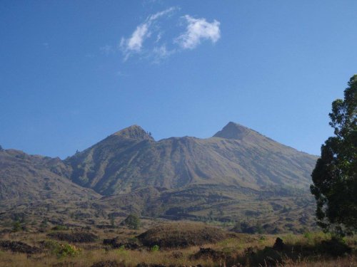 Top 10+ Rekomendasi Gunung Tertinggi di Daerah Kalimantan Yang Medannya Cukup Menantang Untuk Kalian Kunjungi