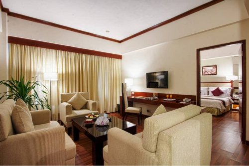 1. Hotel Sahid Surabaya, 2. Hotel Santika Premiere Gubeng, 3. G Suites, 4. Grand Dafam Signature, 5. Surabaya Suites Hotel, 6. Garden Palace Hotel, 7. Hotel deMira, 8. Cleo Hotel Walikota Mustajab, 9. Tab Capsule Hotel, 10. Moscha Hotel, Top 10+ Pilihan Hotel Dekat Stasiun Gubeng, Mulai Rp.158.000