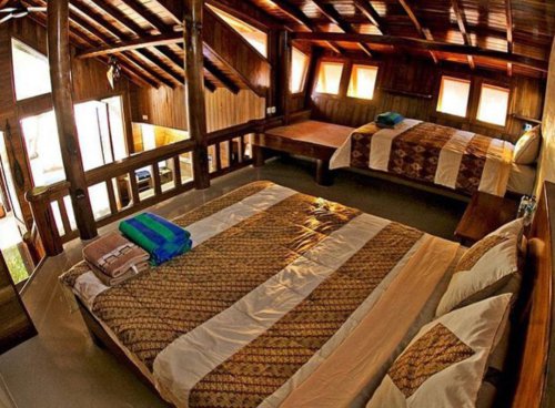 1. Istana Ombak Eco Resort, 2. OYO 942 Srikandi Hotel, 3. Desa Limasan Resort, 4. Kampoeng Pacitan Hotel &amp; Resto, 5. Parai Beach Resort Hotel, 6. Harry&rsquo;s Ocean House, 7. Kartika Hotel, 8. Hotel Grand Bromo, 9. OYO 2643 Hotel Graha Prima, 10. Hotel Permata, Top 10+ Rekomendasi Hotel di Pacitan Yang Dekat Pantai, Tarif Murah Mulai Dari 98 Ribuan Saja