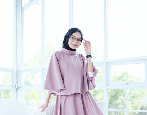 Top 10+ Inspirasi Perpaduan Warna Kerudung dan Baju Dusty Pink