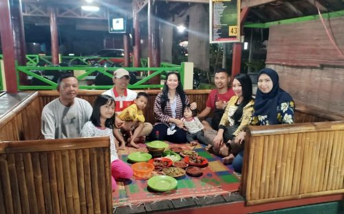 1. Warung Lesehan Pak Sholeh, 2. Toko Oen, 3. Taman Indie Resto , 4. Malibu Steak &lsquo;n Pizza, 5. Dapur Kota, 6. Rumah Makan Inggil, 7. Simpang Luwe , 8. Ikan Bakar Cianjur , 9. Madame Wang Secret Garden , 10. Vargo Kitchen, Top 10+ Tempat Buka Puasa di Malang Untuk Keluarga Yang Asyik dan Enak, Simak Referensi Berikut Ini!