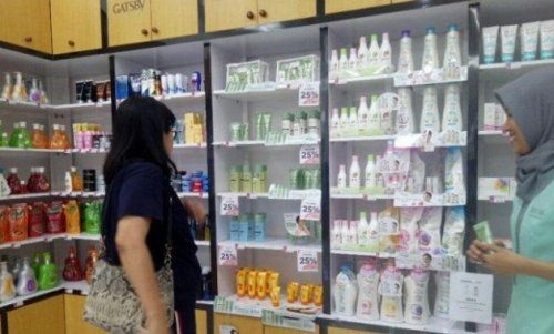 1. Princess Banjarmasin, 2. Toko Mahkota Sari, 3. Toko Mahkota Ayu, 4. Dynasty Cosmetic, 5. Noona Cosmetic Centre, 6. Mahkota Kosmetik, 7. As Pratama Kosmetik, 8. Toko Namira Kosmetik, 9. Shannen, 10. Indah Kosmetik, Top 10+ Toko Kosmetik di Banjarmasin, Berbagai Produk Bisa Anda Temukan!