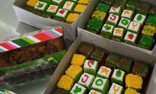 1. Hikmah, 2. Cynthia Cake &amp; Tart, 3. Anie Bakery, 4. Amanda Brownies, 5. Purimas 3 Cake &amp; Bakery, 6. Han’s Bakery, 7. Nabila Cake &amp; Bakery, 8. Joy Cake &amp; Bakery, 9. Amanah, 10. Bahagia, 11. Ganesha, 12. Hermon Cake &amp; Bakery, Mau Sajian Roti Yang Lezat? 12 Toko di Kudus Ini Solusinya