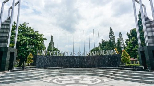 1. Universitas Gadjah Mada, 2. Universitas Negeri Yogyakarta, 3. Universitas Sarjanawiyata Tamansiswa, 4. Universitas Islam Negeri Sunan Kalijaga, 5. Universitas Ahmad Dahlan, 6. Universitas Janabadra, 7. Universitas Kristen Duta Wacana, 8. Universitas Islam Indonesia, 9. Universitas Atma Jaya Yogyakarta, 10. Universitas Sanata Dharma, 11. Universitas Alma Ata, 12. Universitas AMIKOM, 13. Universitas Cokroaminoto Yogyakarta, 14. UPN Veteran Yogyakarta, 15. Universitas Proklamasi 45 Yogyakarta, Top 15+ Daftar Universitas Terbaik di Yogyakarta, Manakah Jurusan Yang Cocok Jadi Pilihanmu?