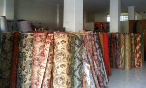 1. Kain Kiloan Marcello, 2. Klewer Jaya, 3. Garuda Wisnu Textile, 4. Kios Kain Kenari, 5. Kain Kaos Barcelona, 6. Kain Kaos Aster 27, 7. Toko Kain Kota Baru, 8. Berly Textile, 9. Toko Kain Tri Nugroho, 10. Fatih Kain Kiloan, Ingin Penuhi Kebutuhan Sandangmu Dengan Harga Murah? Coba 10 Daftar Pilihan Toko Kain di Klaten Ini