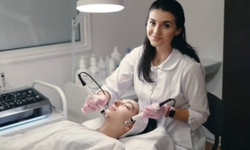 1. Praktek dr. H. Tri Suliatiyono, Sp.KK, 2. Praktek dr. Rizki Hapsari Nugraha, Sp.DV M.Kes, 3. Praktek dr. Rangga Mudita, Sp.KK, 4. Latifa Skin Clinic, 5. Magda Skin Clinic, 6. Klinik Dokter Anda, 7. Erha Skin Tasikmalaya, 8. Natasha Skin Clinic Center, 9. Praktek dr. Heny T, 10. Java Medica Skin Care, Ini Dia Referensi Dokter Kulit Terbaik di Wilayah Tasikmalaya Yang Terjangkau dan Bisa Kamu Kunjungi