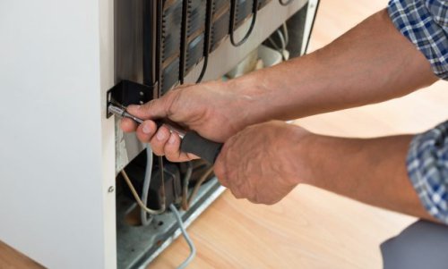 1. AFTechnics, 2. CV Sanjaya Sakti, 3. Service Malang Raya, 4. Ipung Service Elektronik, 5. Djaya Tehnik, 6. CV Optima Jaya Teknik, 7. Teguh Teknik, 8. Bintang Teknik, 9. LG Service Center, 10. Hery Service, Apapun Jenis Masalah Pada Kulkas, Jasa Servis di Malang Ini Bisa Menuntaskannya Dengan Cepat