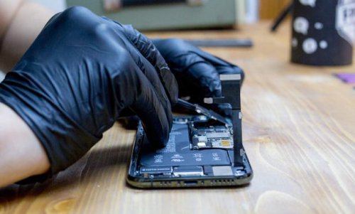 1. iSolution, 2. iColor Apple Service, 3. iBox Service, 4. Servisin Kuy, 5. iTube Store, 6. iRoom Service, 7. Asoris, 8. Story – i , 9. Apple Fix, 10. iColor, Top 10+ Jasa Tempat Service iPhone Terdekat Yang Mesti Kamu Tahu, Simak Rekomendasi Berikut Ini