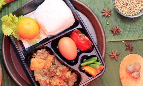 1. Sego Rames Darjo, 2. Niezar Catering Puncak, 3. Resep Bunda, 4. D&rsquo;Lina Catering, 5. Asri Wiji Catering, 6. Dapur Sedap, 7. Nasi Kotak Bu Mimin, 8. Priskila Catering, 9. Nasi Kotak Ibu Asto, 10. Dapur Solo (DS) Lunch Box, Top 10+ Rekomendasi Tempat Pesan Catering Nasi Kotak Terdekat di Beberapa Kota Indonesia, Simak Ini